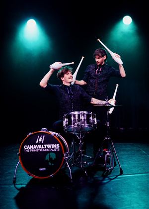 Circustage27_CanavalTwins_credit_PanRay Photograph