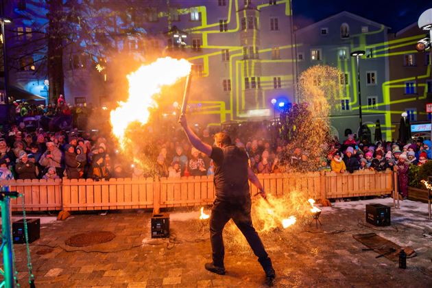 Feuershow am Unteren Stadtplatz - 1.000 Lichter