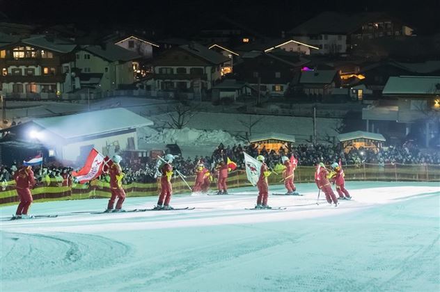 Flaggenparade der Skilehrer