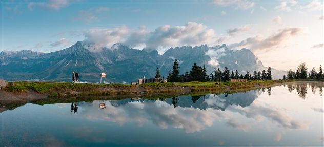 Going_Astbergsee mit Wanderer_WilderKaiser