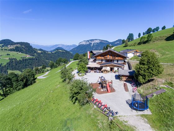 Gruberhof Aussenansicht Sommer