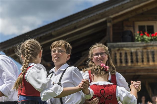 Kinder in Tracht