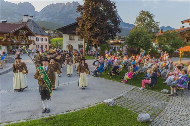 Kirchtagsfest Einmarsch Bundesmusikkapelle