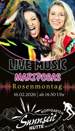 Dvě veselé ženy pózují v barevných outfitech na akci. Je ohlášena živá hudba od "Mariposas" na Popeleční pondělí.