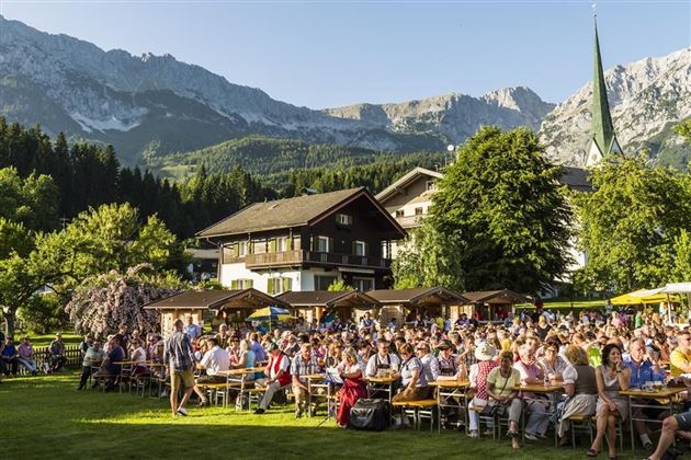 Scheffau_Dorfabend_Festplatz