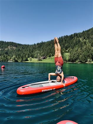 Scheffau_HintersteinerSee_Yoga_SUP