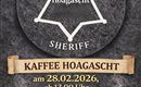 Plakát k akci "Kaffee Hoagascht" v U.S. Sheriff's Museum Austria. Zobrazuje kávu a koláče, s informacemi o datu a místě konání akce.