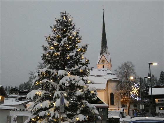 Weihnachten_Beleuchtung_Kirche_Scheffau