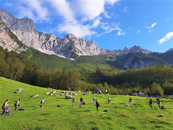 Yoga am Berg