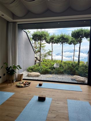 Yoga auf der KRAFTalm (c)Region Hohe Salve