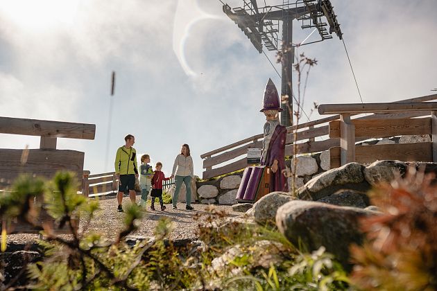 Zauberer Tumaris Start Ellmis Zauberwelt Münzeinwurf Holztaler (9).jpg