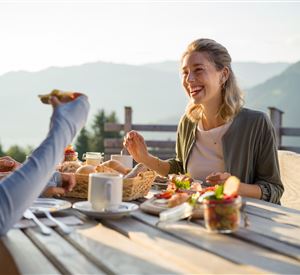 Breakfast walk through Kirchbichl