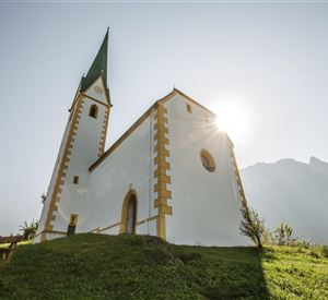 Krafttanken beim Kraftplatz St. Nikolaus-Kapelle