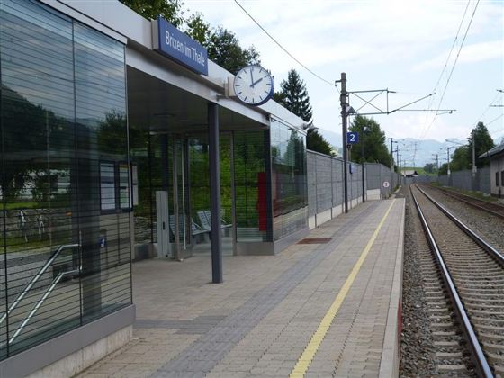 Bahnsteig Brixen im Thale