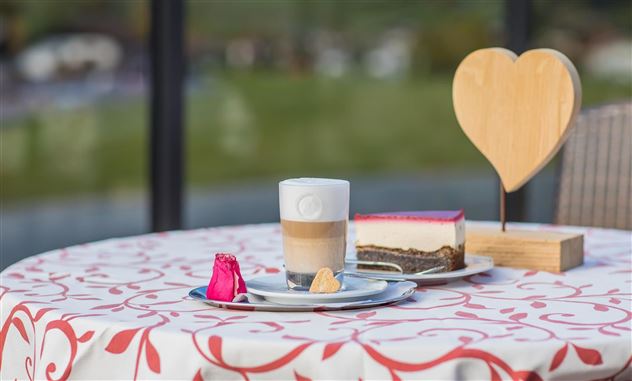 Bettina_Kaffee_und_Kuchen