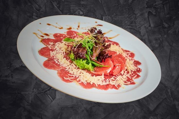 Carpaccio-Parmesanraspel-Restaurant-Hotel-AlpenSch
