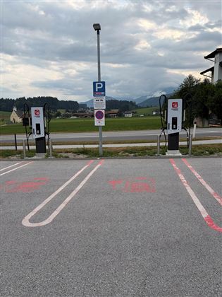 E-Ladestation Spar Parkplatz