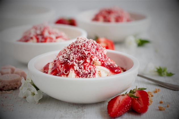 Eis-Erdbeeren-Restaurant-Hotel-AlpenSchloessl-Soel