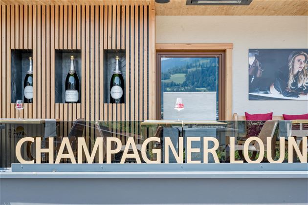 Greil Champagnerlounge Schriftzug