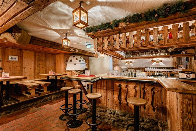 Witches' Alms Bar & Restaurant