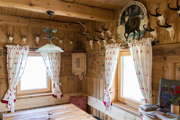Hirzeggalm Innenansicht