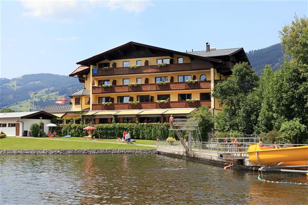 Hotel Seehof Außenansicht Sommer
