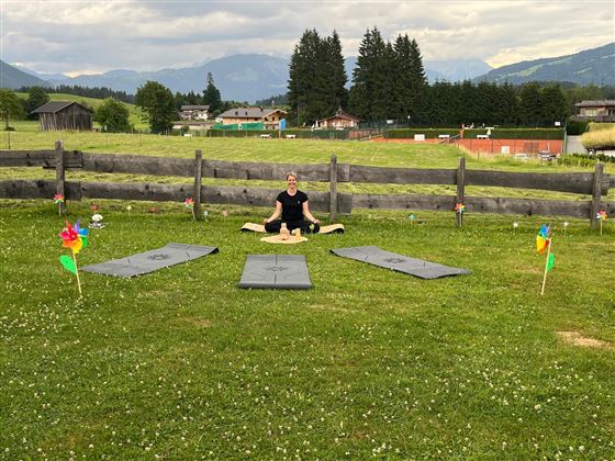 Kinderyoga im Freien