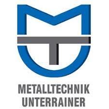 Ein modernes Logo mit den Buchstaben M und T in Blau und Grau. Darunter steht „METALLTECHNIK UNTERRAINER“ in klarer Schrift.