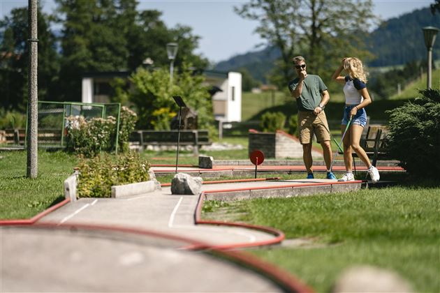 Minigolf mit Menschen