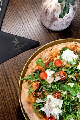 Pizza aus dem Pizzaofen