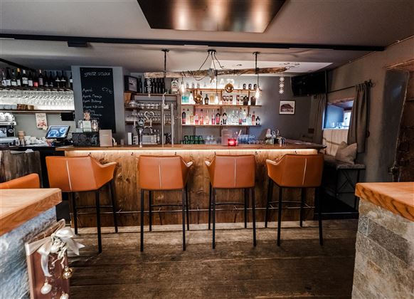 Scheffau_d'Schusterin_Bar