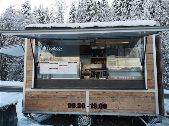 Scheffau_Kaiser Imbiss_Winter_Imbisswagen