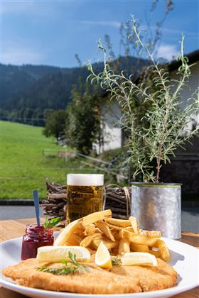 Schnitzel mit Pommes