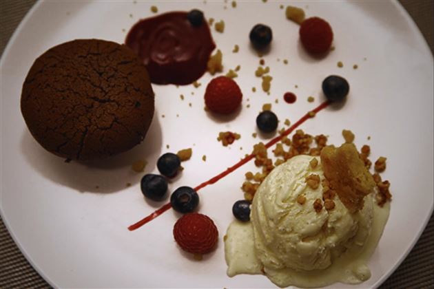 Schoko-Kuchen-Eis-Restaurant-Hotel-AlpenSchloessl-