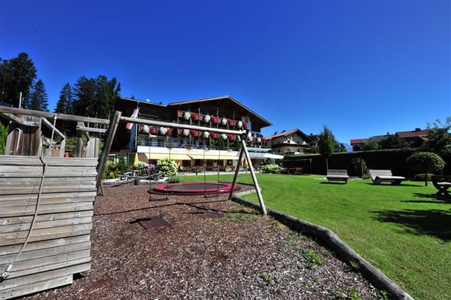 Söll_Alpenpanorama_Wilder Kaiser_Gartenanlage
