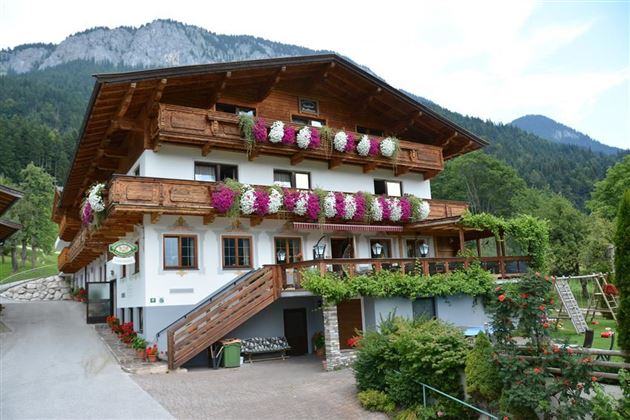 Söll_Badhaus Sommeransicht_Wilder Kaiser
