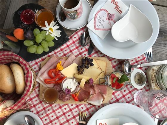 Söll_Frühstück Au Hochalm_Wilder Kaiser