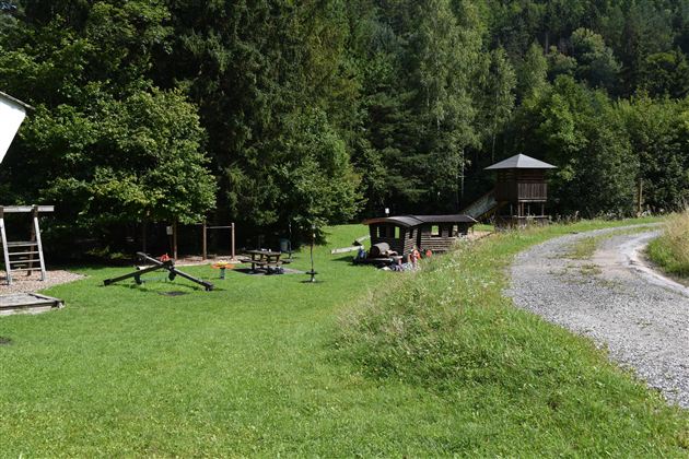 Spielplatz Theaterhütte 10