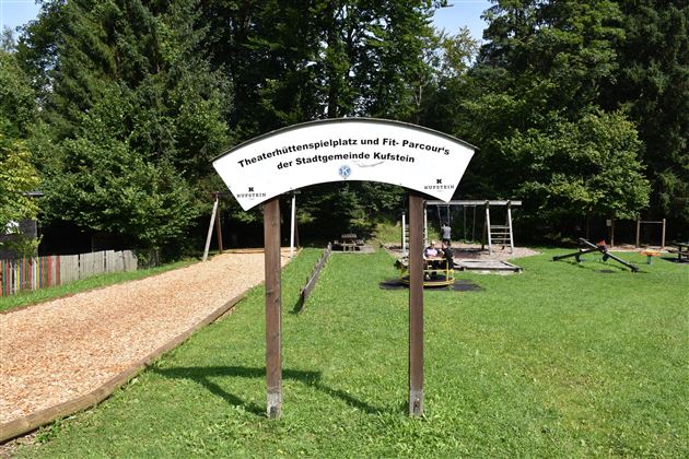 Spielplatz Theaterhütte 9