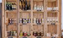 Bauernschrank mit Produkten
