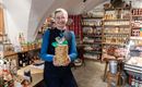 Eingang Tiroler Schmankerlladen Prügeltorte