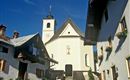 Kirche Aschau im Sommer