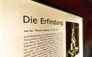 Ein Ausstellungsstück über eine Erfindung, das aus der „Wiener Zeitung“ vom 12. Mai 1917 stammt. Der Text beschreibt Josef Madersbergers Beiträge zur Technik.