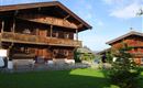 Riedhaus (links) und Wegmacher Haus (rechts)