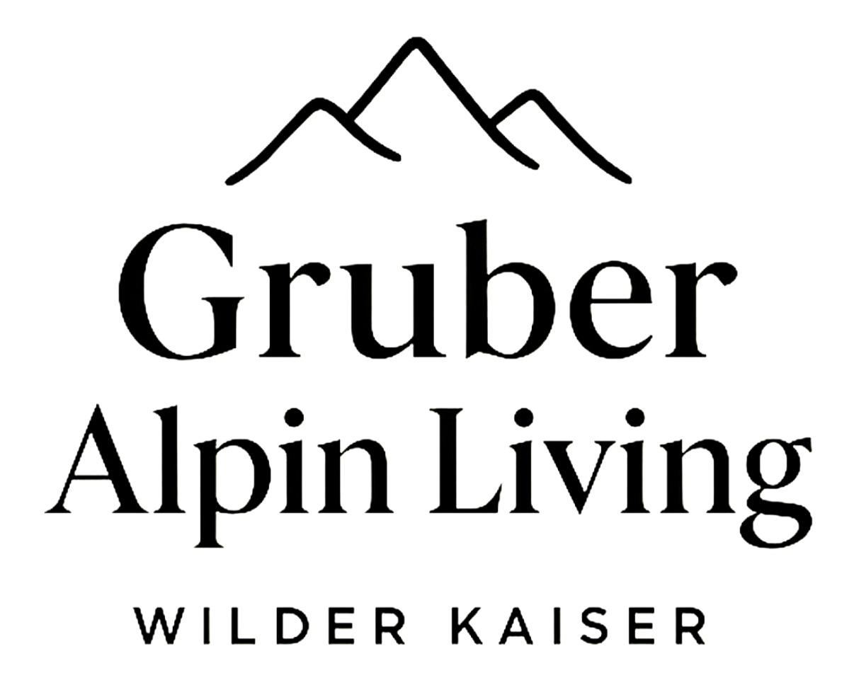 Logo von Gruber Alpin Living mit Bergsymbol und dem Schriftzug „Wilder Kaiser“. Es vermittelt ein Gefühl von Naturverbundenheit und Alpinstil.