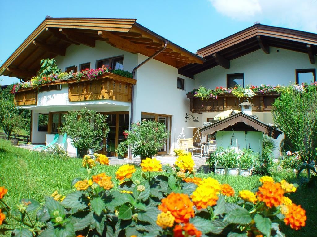 Hausansicht_-_Sommer