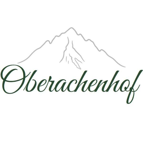 Ein Logo mit dem Namen "Oberachenhof". Im Hintergrund ist eine stilisierte Bergsilhouette zu sehen.