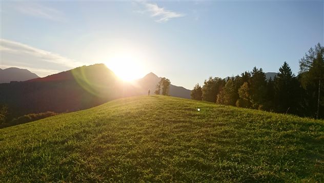 In autumn, the sun is already lower, right between "Veits" and "Larchberg" Mountain