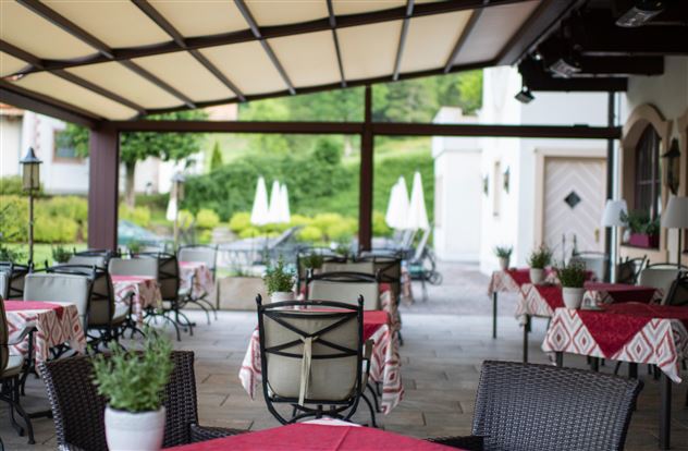Söll-Terrasse-Hotel-AlpenSchlössl
