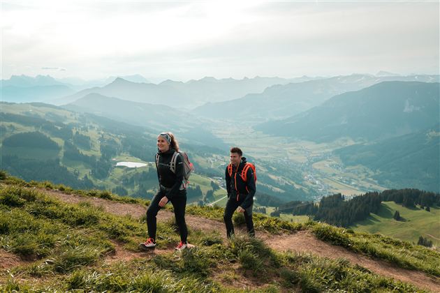 TVB-Hohe-Salve-Fruehling-Wanderung-auf-der-Hohen-S